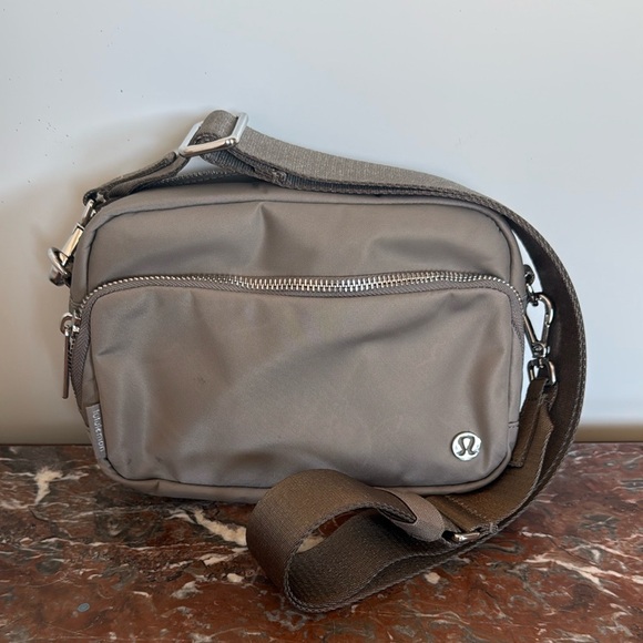 Lululemon Athletica Gray Crossbody Bag 2L with Adjustable Strap - Picture 1 of 10